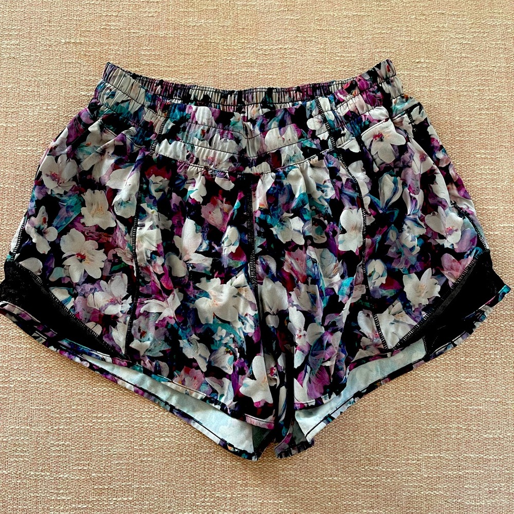 Lululemon running shorts low rise 2 1/2” inseam size 4